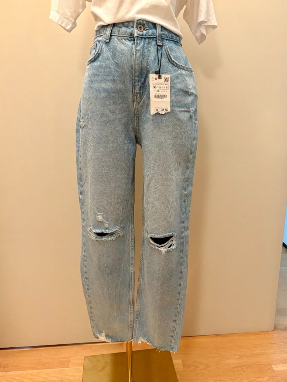 Zara Light Blue Distressed Cropped Jeans